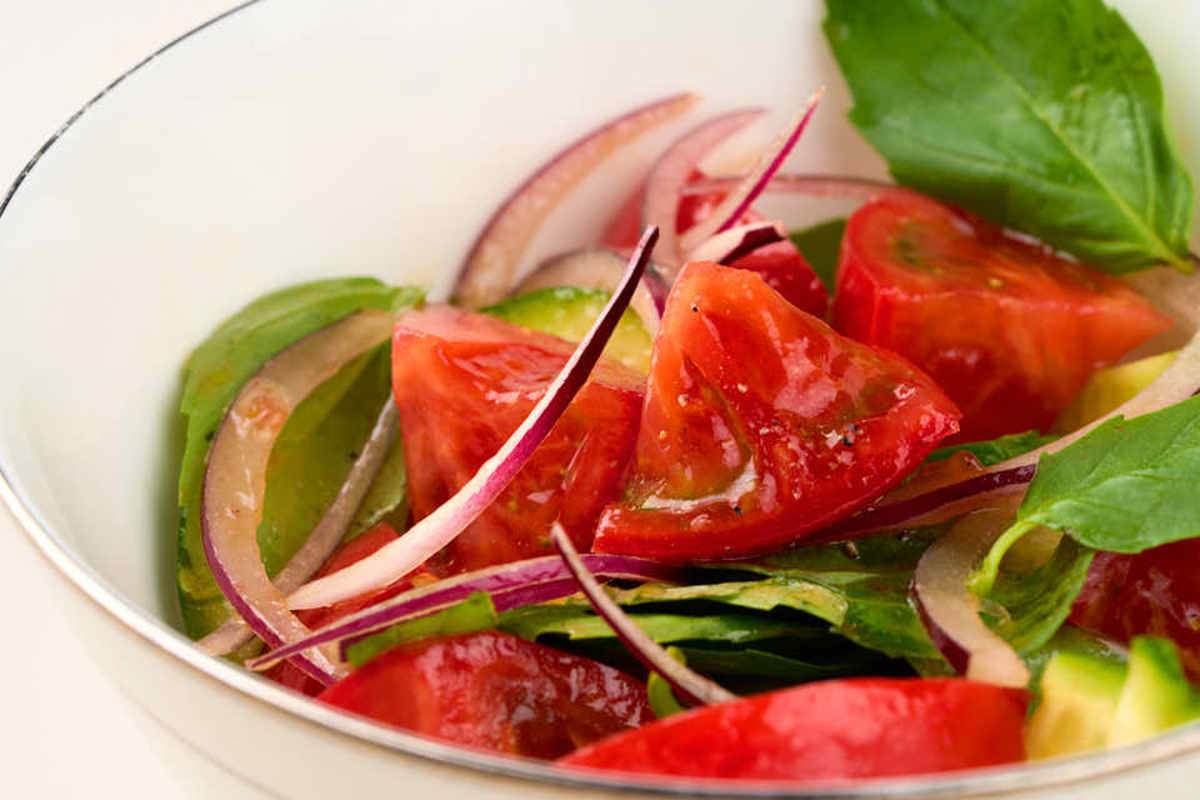 Салат из огурцов и помидоров Салат из огурцов и помидоров