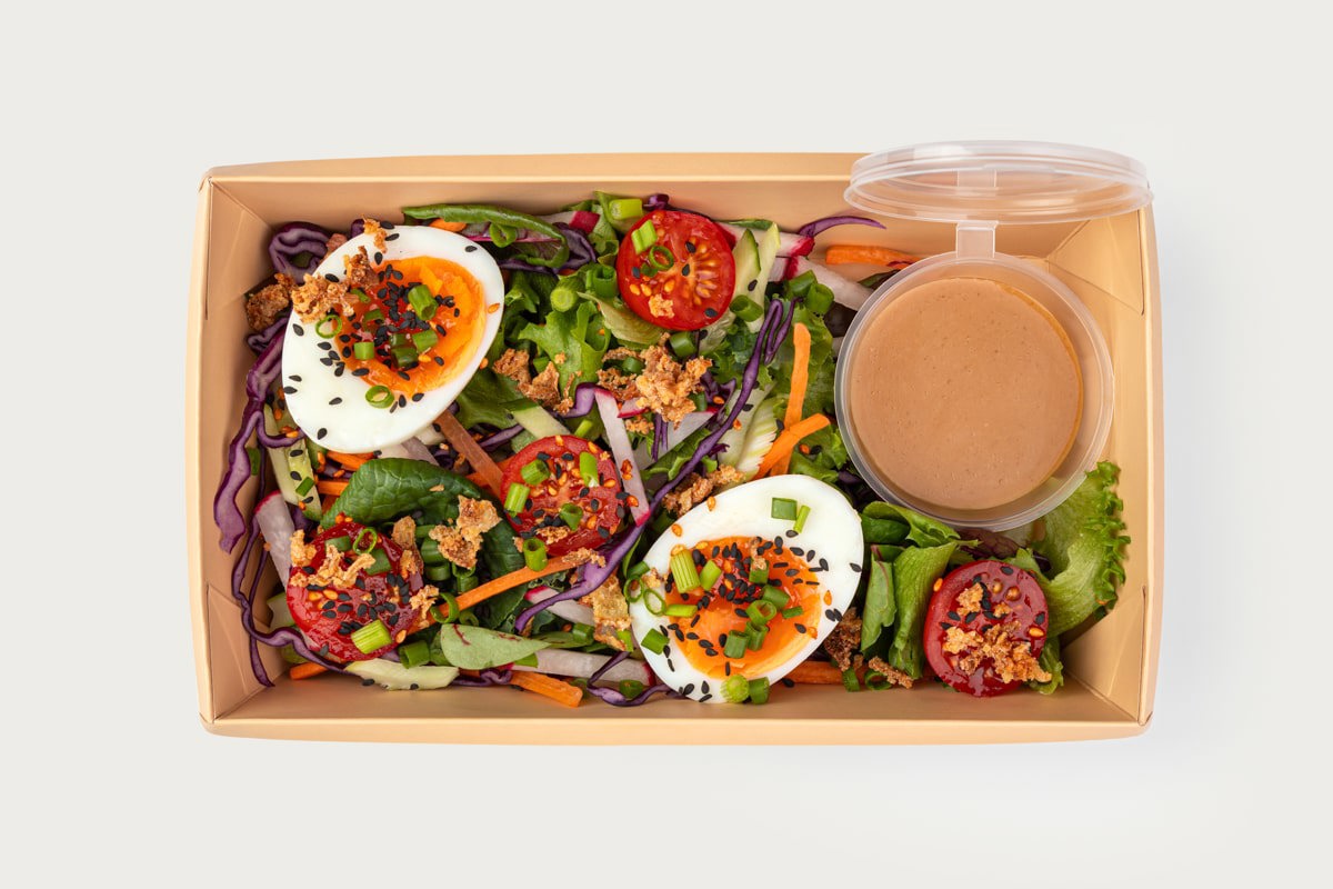 Азиатский салат с яйцом