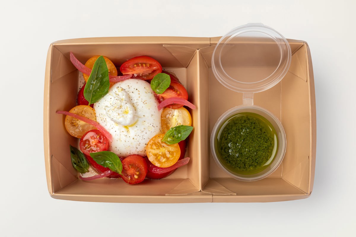 Буррата с томатами и азиатским песто Буррата с томатами и азиатским песто