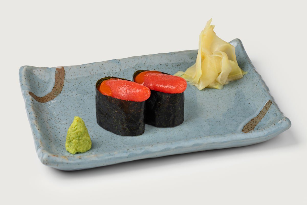 Гункан с икрой минтая