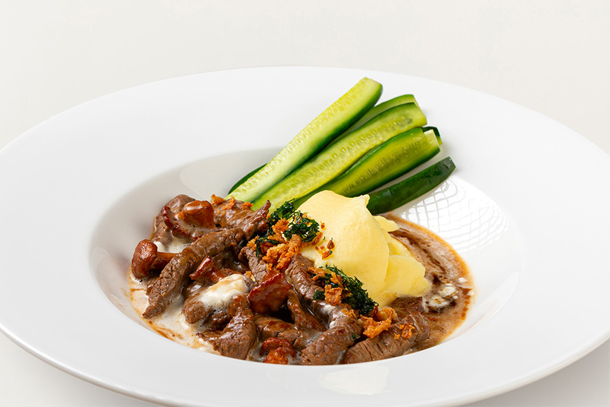 Бефстроганов с картофельным пюре Бефстроганов с картофельным пюре