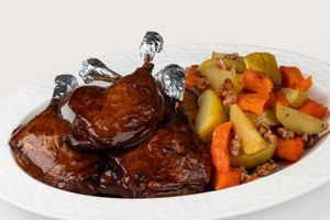 Утиные ножки с гарниром из тыквы и яблок