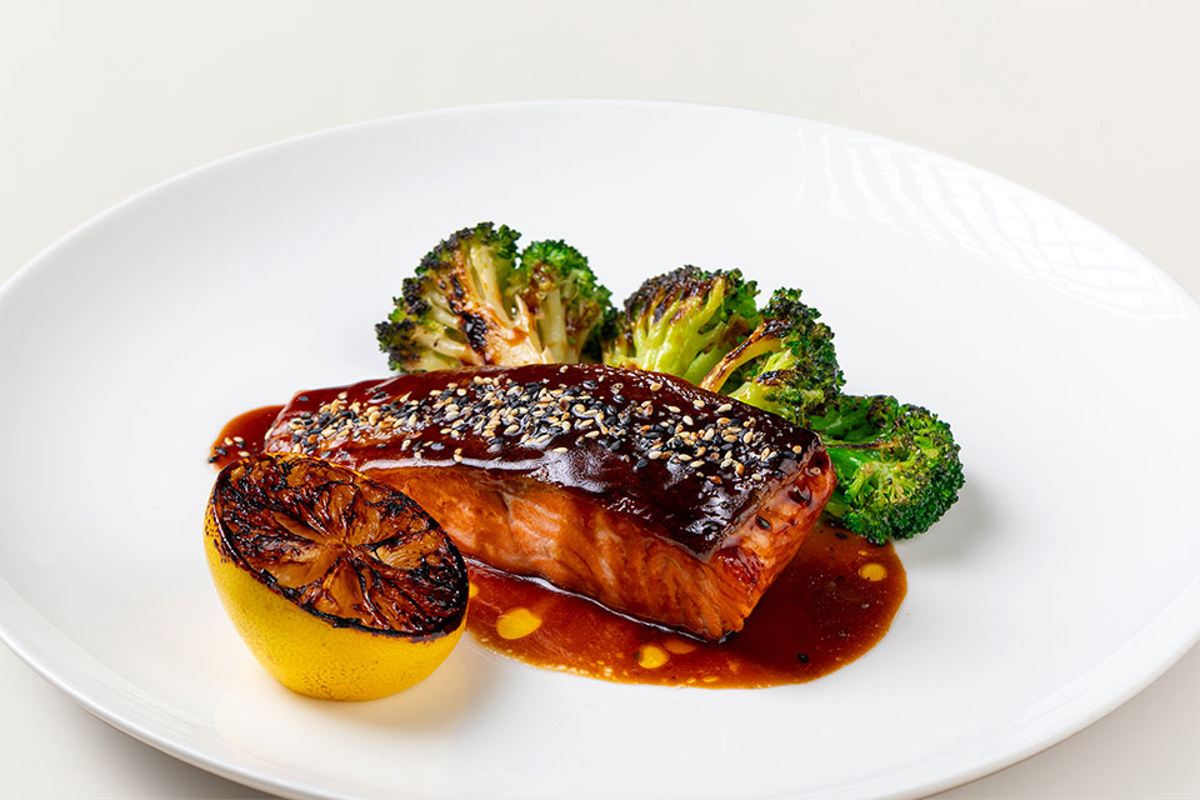 Лосось терияки на гриле с брокколи Лосось терияки на гриле с брокколи