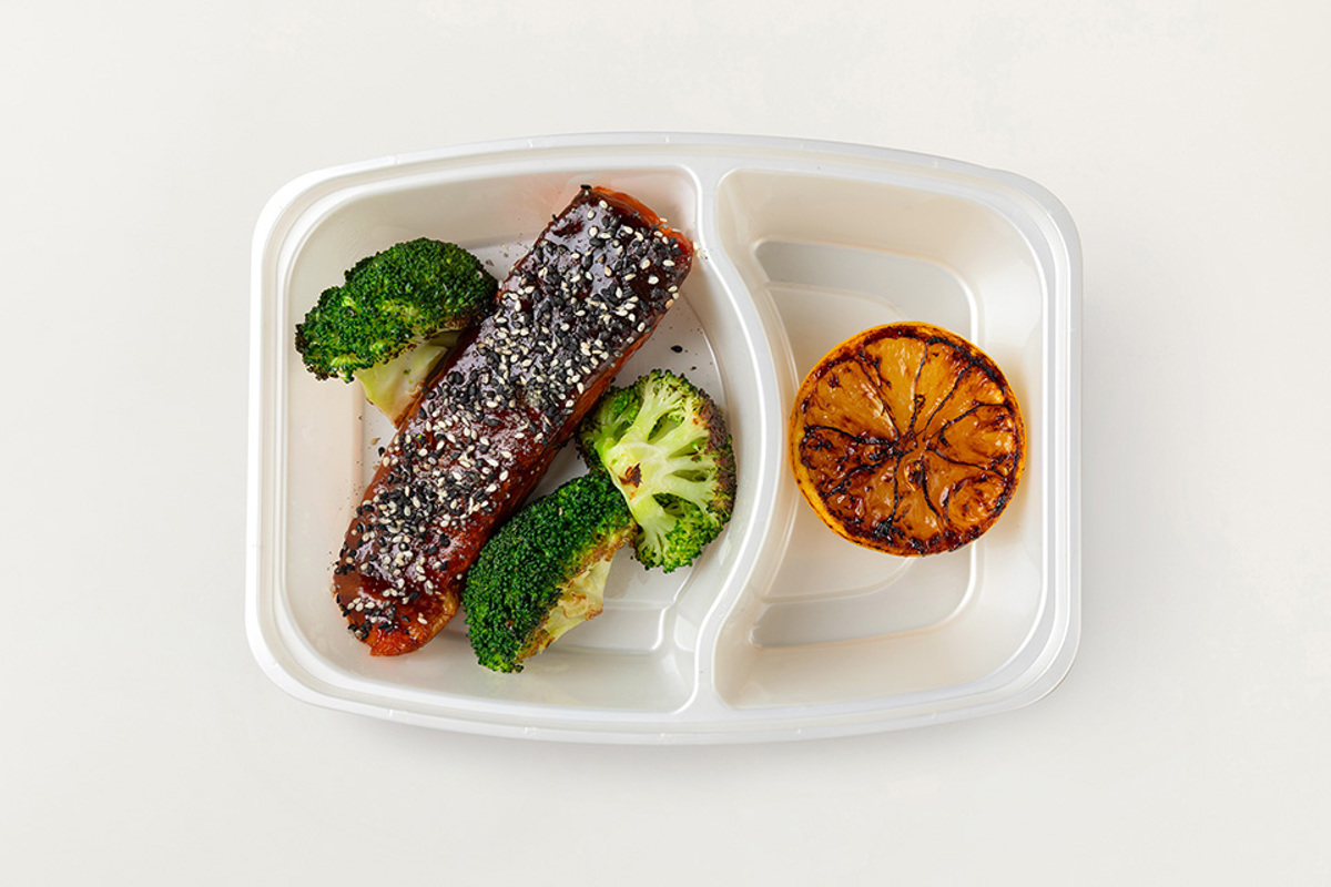 Лосось терияки на гриле с брокколи Лосось терияки на гриле с брокколи