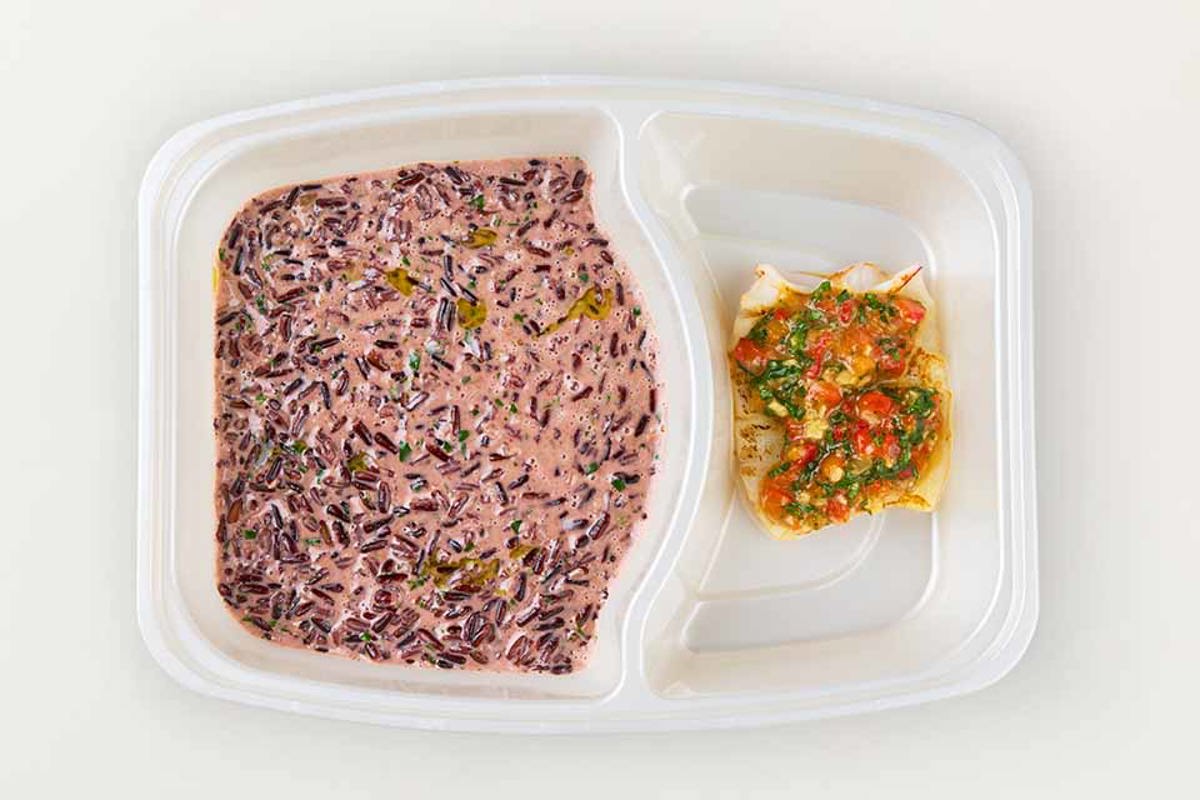 Кальмар с фиолетовым рисом