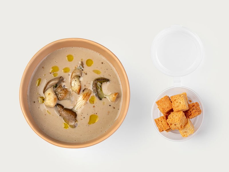 Грибной крем-суп с трюфельным маслом и гренками