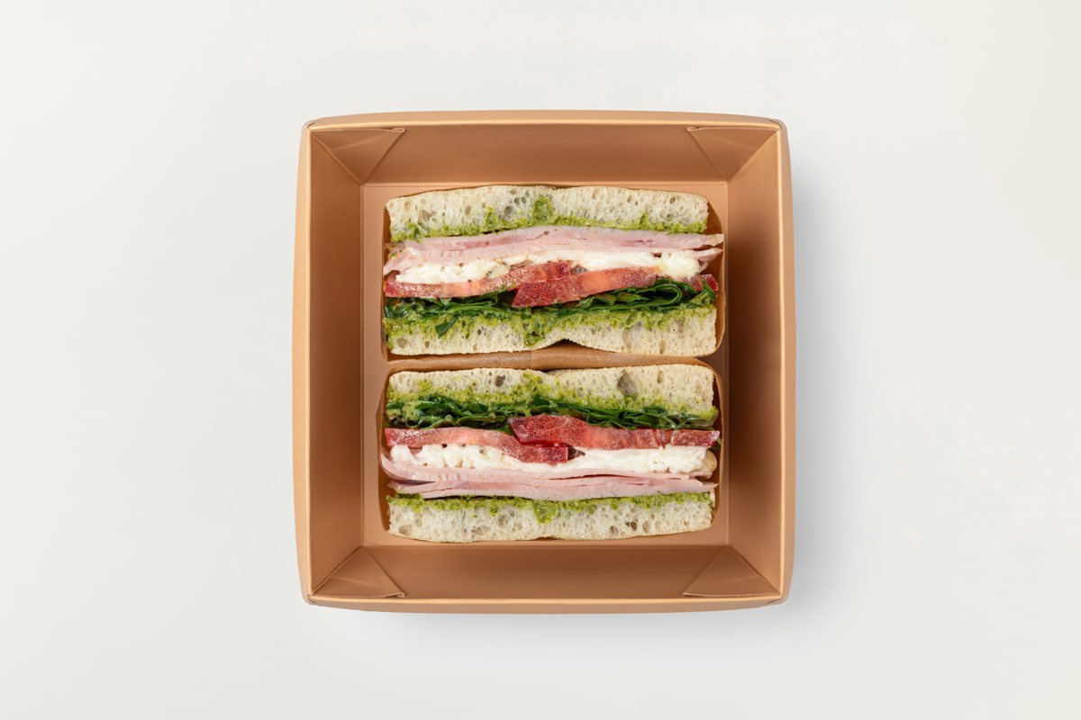 Сэндвич Прошутто и Страчателла Сэндвич Прошутто и Страчателла